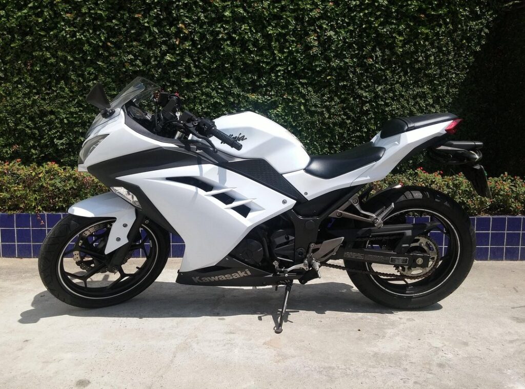 kawasaki shin énekes